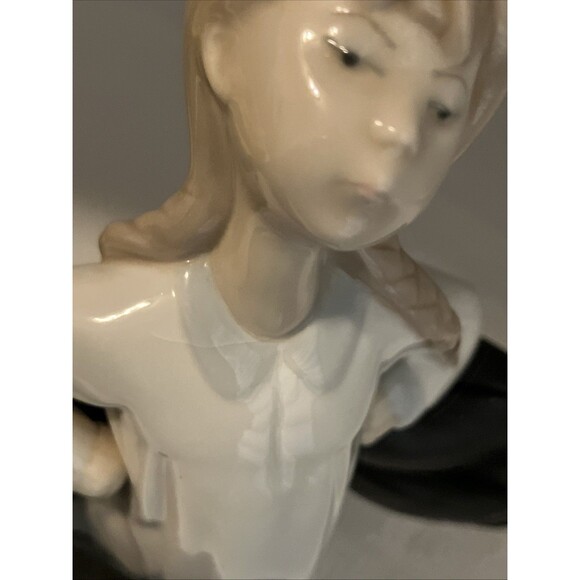 Lladro Girl In Nightgown Stretching Figurine 4872 Glossy Finish Spain - Picture 16 of 16